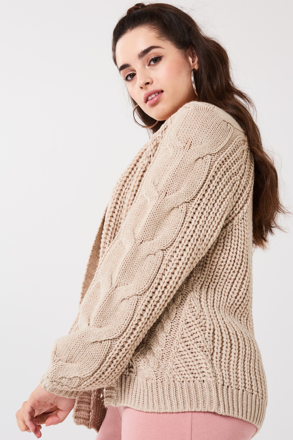 82098104001_sabina-stickad-kofta-beige